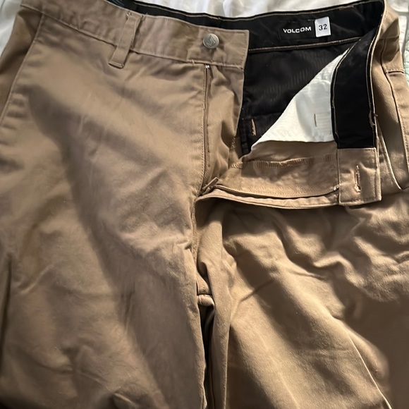 Volcom chino shorts size 32 - Picture 1 of 3